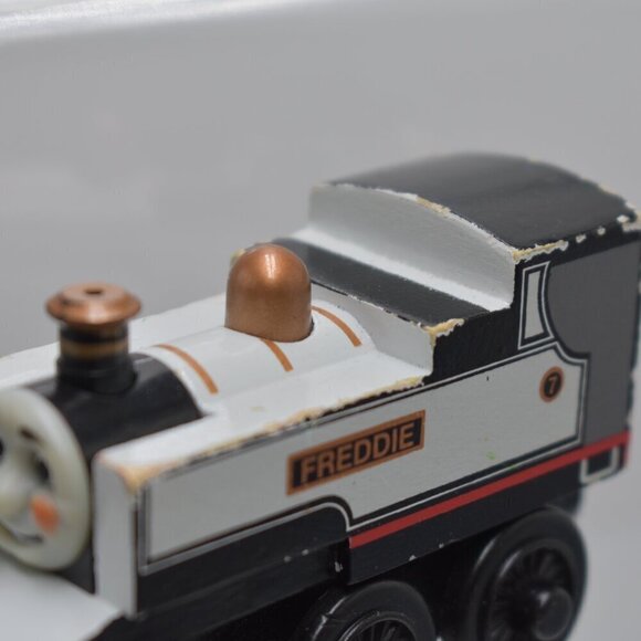 2003 Fearless Freddie Pink Cheeks Thomas & Friends Wooden Railway Train Engine - Picture 3 of 11
